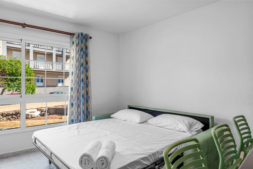 Bed, Living room
