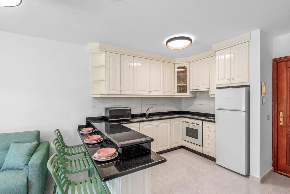 microwave, oven, stove, kitchen