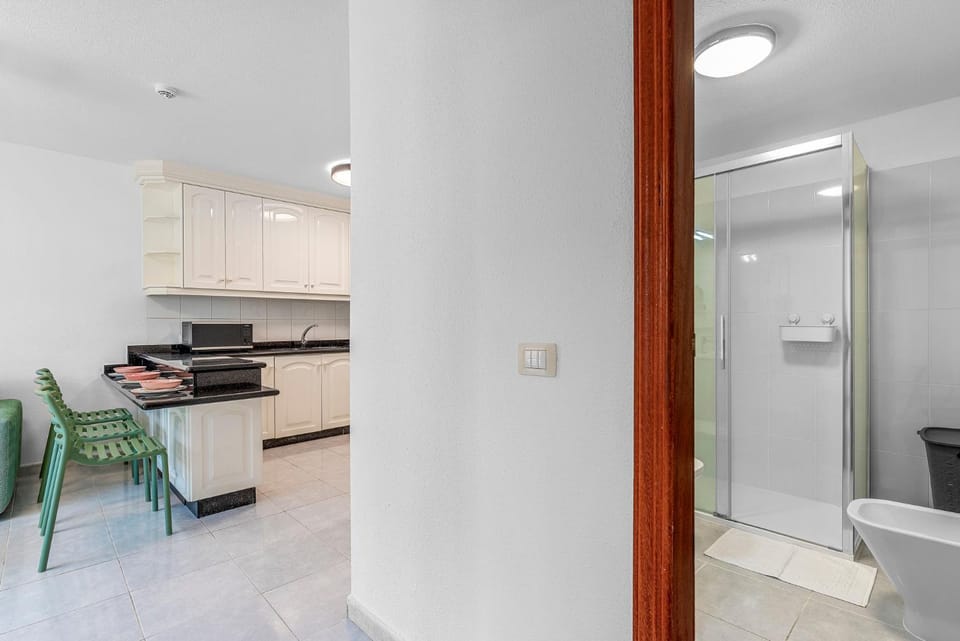Bathroom, Living room, kitchen