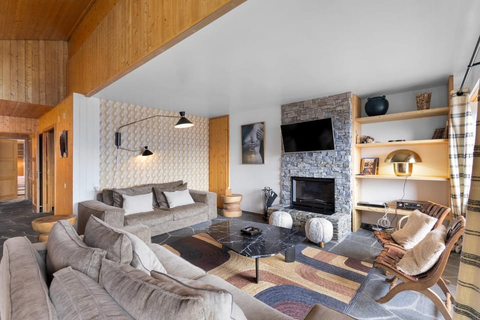 Communal lounge/ TV room, Living room