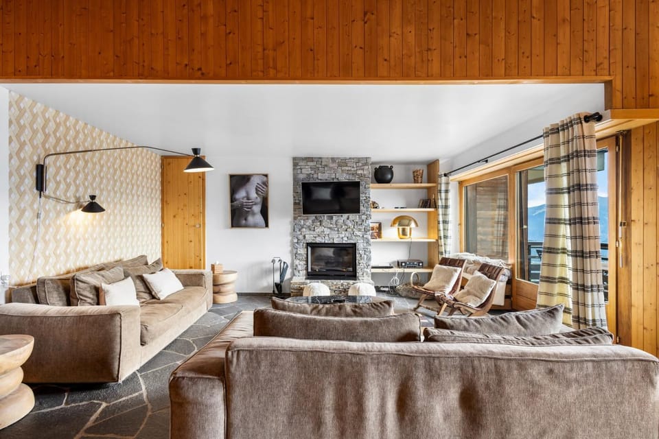 Communal lounge/ TV room, Living room