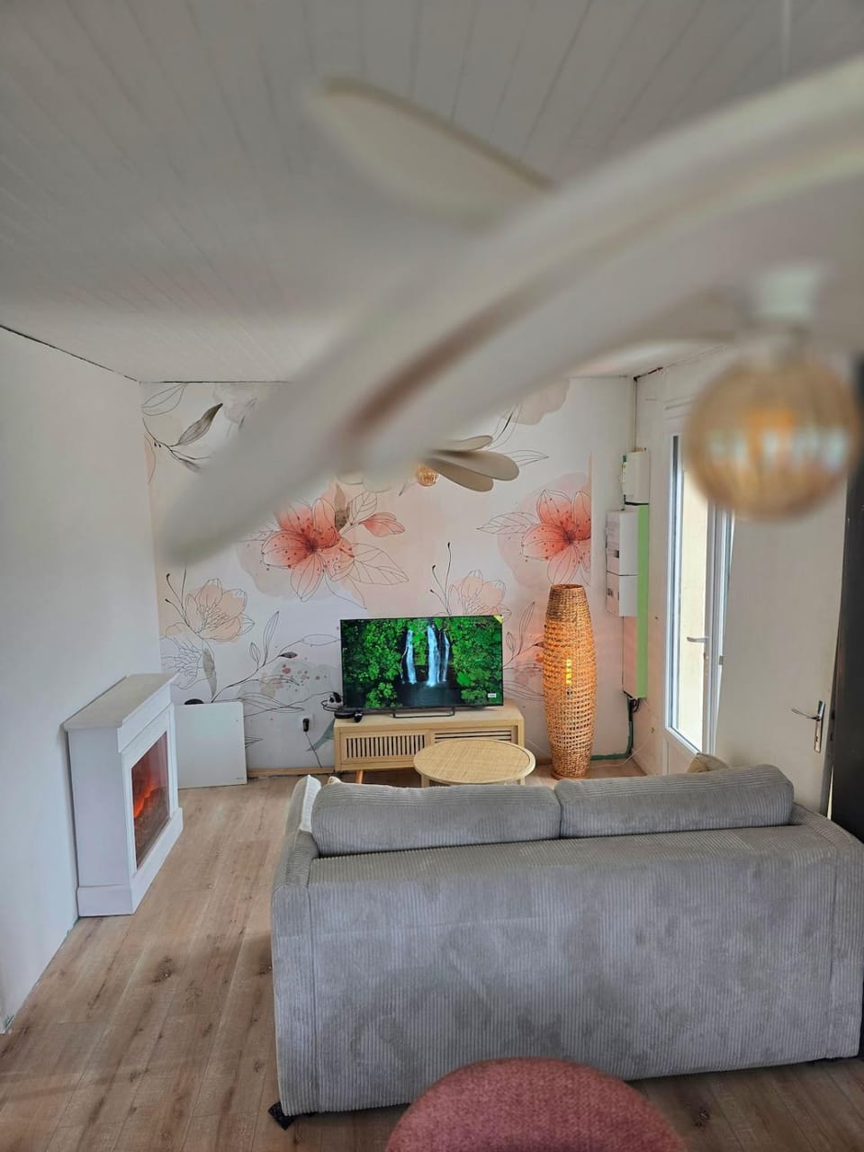 TV and multimedia, Living room, Decorative detail, fireplace
