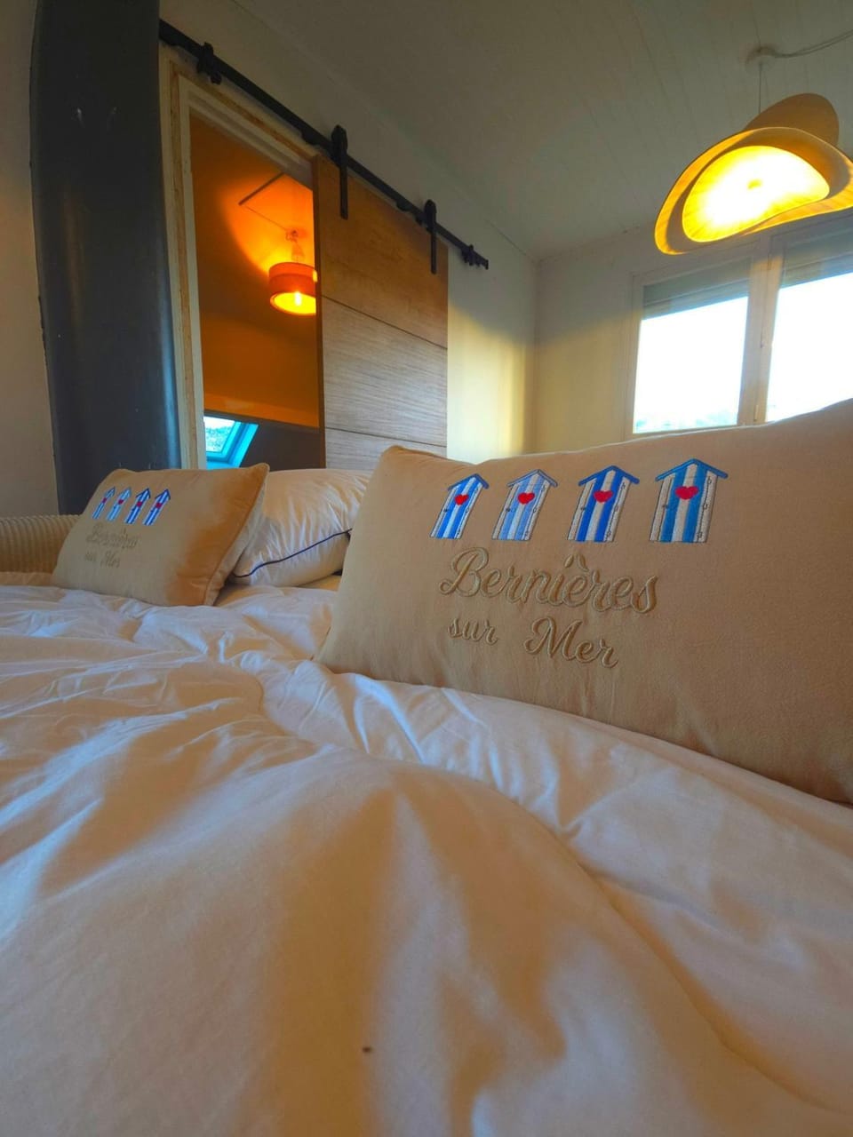 Bed, Living room