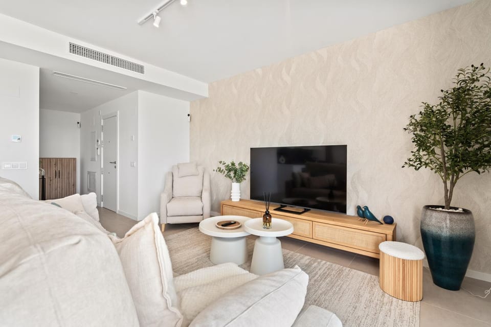 Facade/entrance, TV and multimedia, Living room