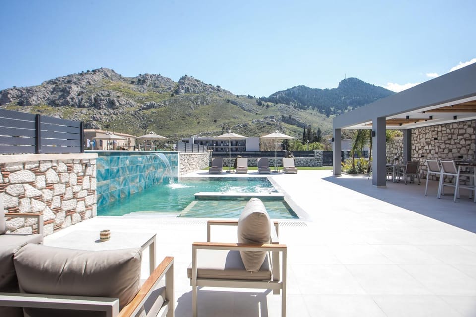 Patio, Day, Natural landscape, Mountain view, Swimming pool