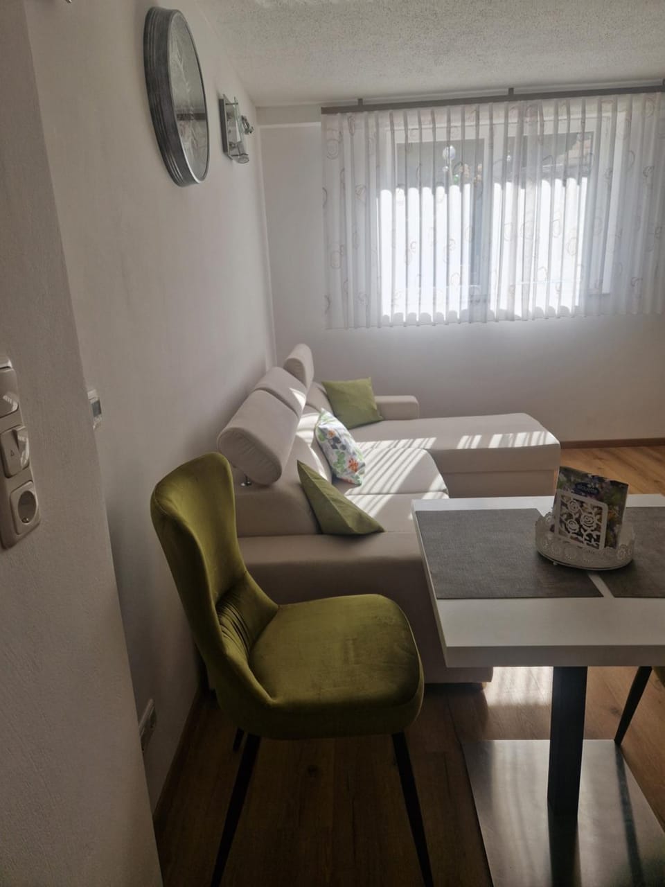 Living room, Photo of the whole room, Seating area