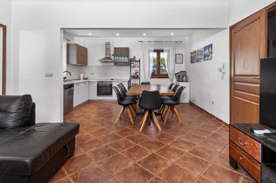 Kitchen or kitchenette, Living room, Dining area