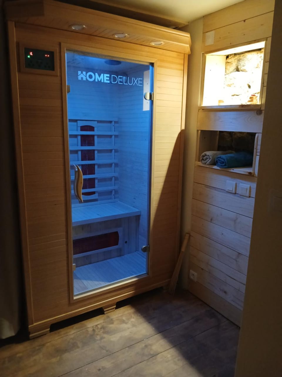 Massage, Sauna, Spa and wellness centre/facilities