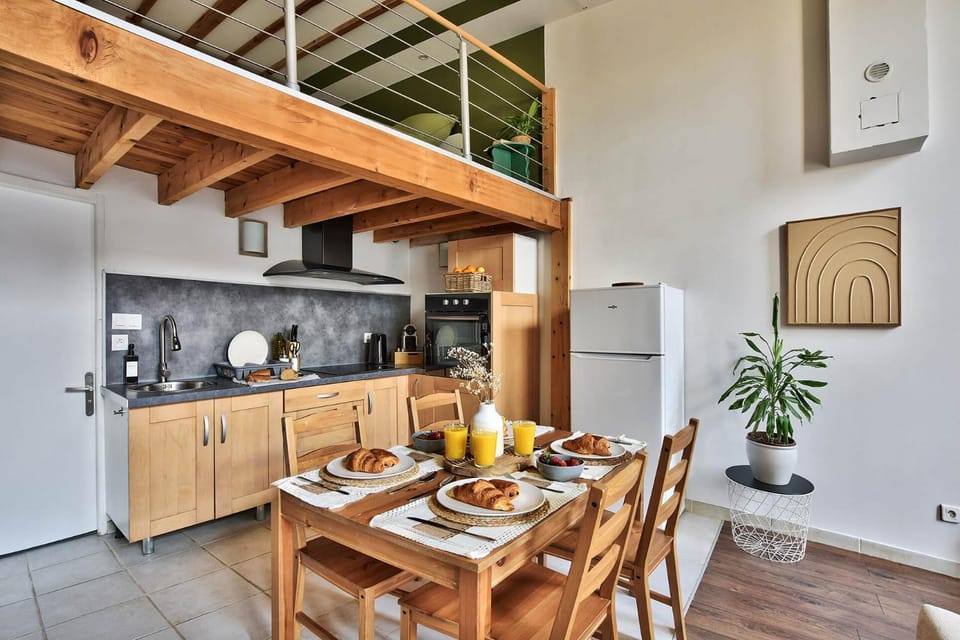 Kitchen or kitchenette, Food and drinks, Dining area, Food, oven, stove