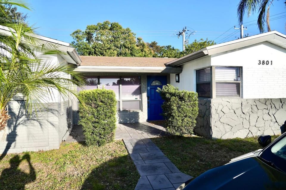 3Bd Nordic pool house, near Hard Rock House in Hollywood