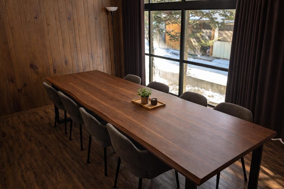 Seating area, Dining area