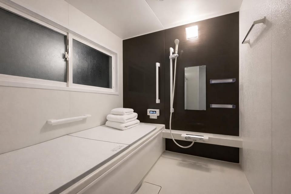 Shower, Bath
