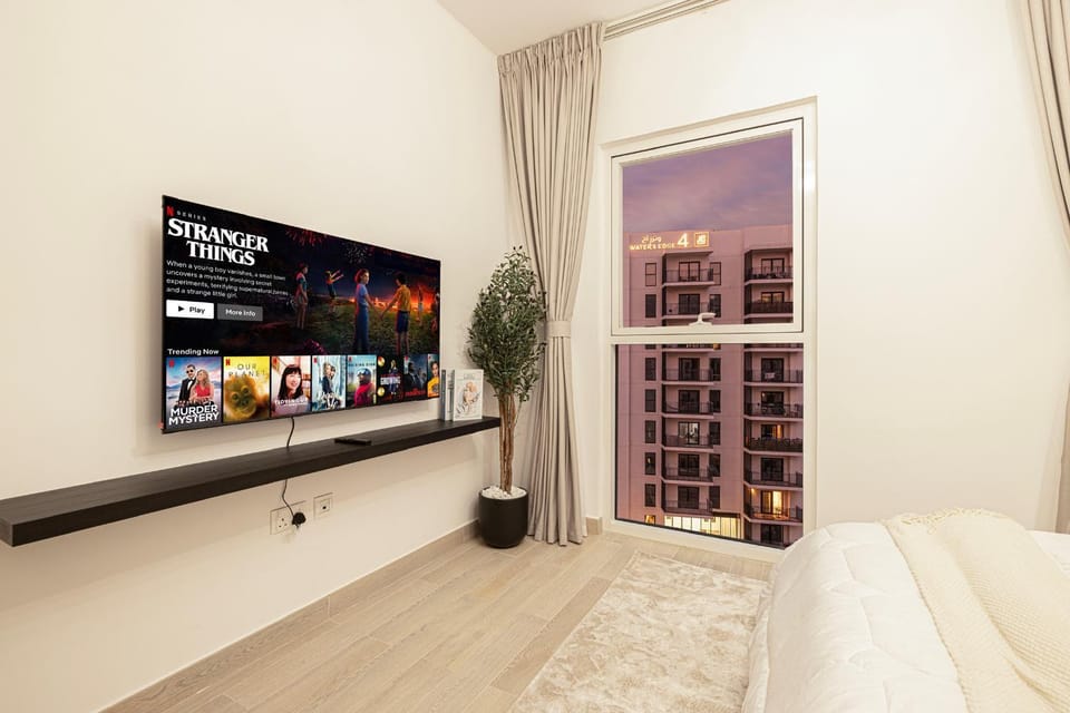 Bed, TV and multimedia, Bedroom