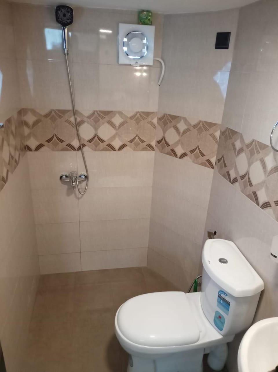 Shower, Toilet