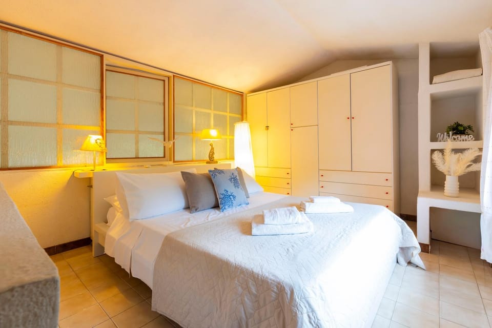 Bed, Photo of the whole room, Bedroom, towels, wardrobe
