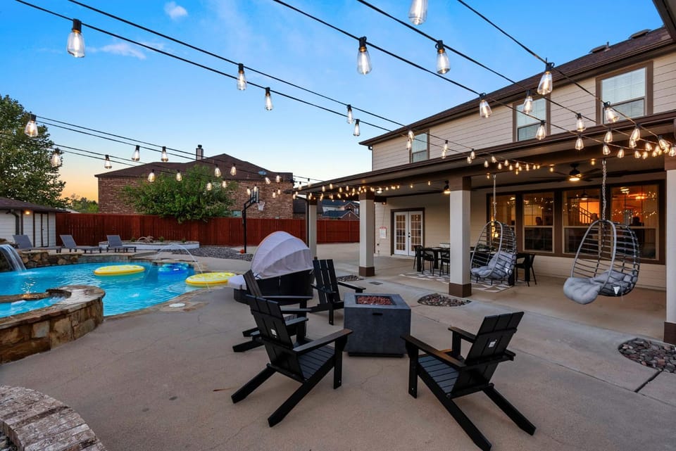 Large Groups' Luxury House - Pool - Sleep 22 House in Round Rock