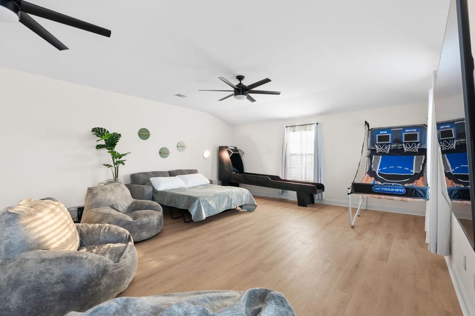 Large Groups' Luxury House - Pool - Sleep 22 House in Round Rock