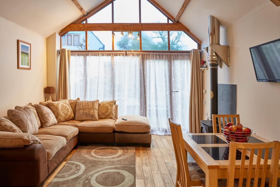 TV and multimedia, Living room, Seating area, fireplace