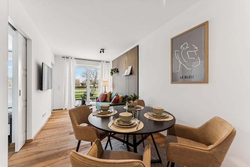 TV and multimedia, Kitchen or kitchenette, Living room, Seating area, Dining area, Bedroom