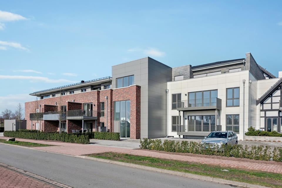 Property building, Neighbourhood, Street view, Location, Parking