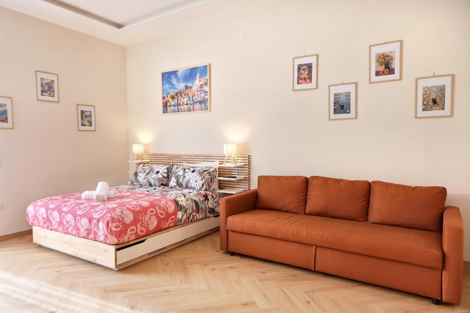 Bed, Living room, Photo of the whole room, Bedroom