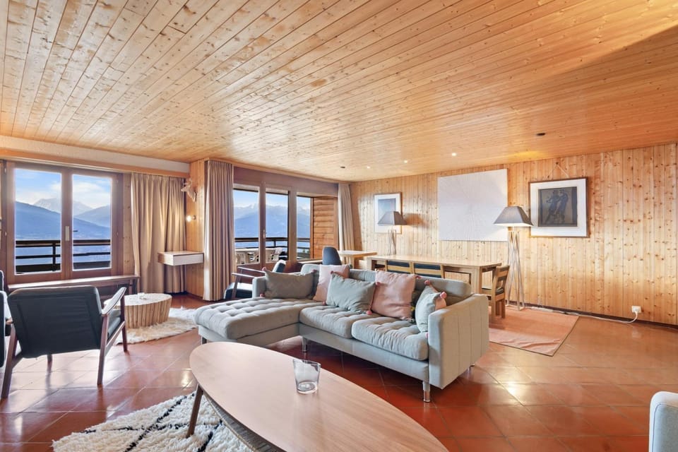 Communal lounge/ TV room, Living room
