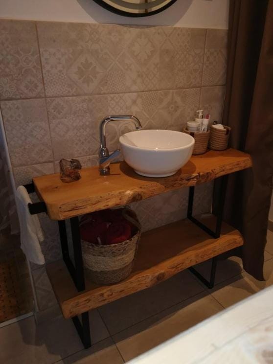 Suite parentale privée avec terrasse vue chartreuse Vacation rental in Auvergne-Rhône-Alpes