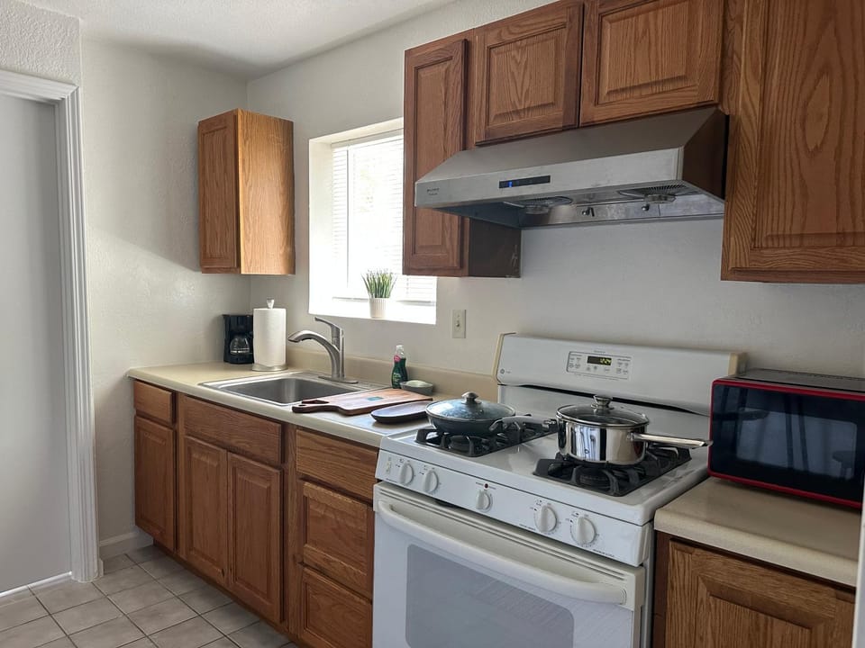 Suite A with a kitchen House in Arden-Arcade