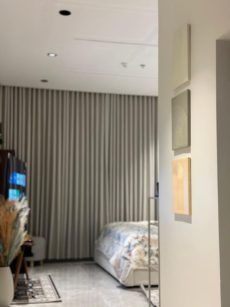 Photo of the whole room, Bedroom