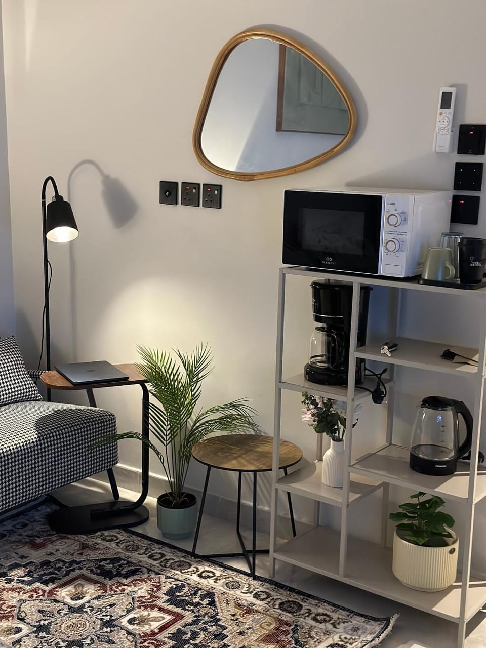 Coffee/tea facilities, Kitchen or kitchenette, microwave