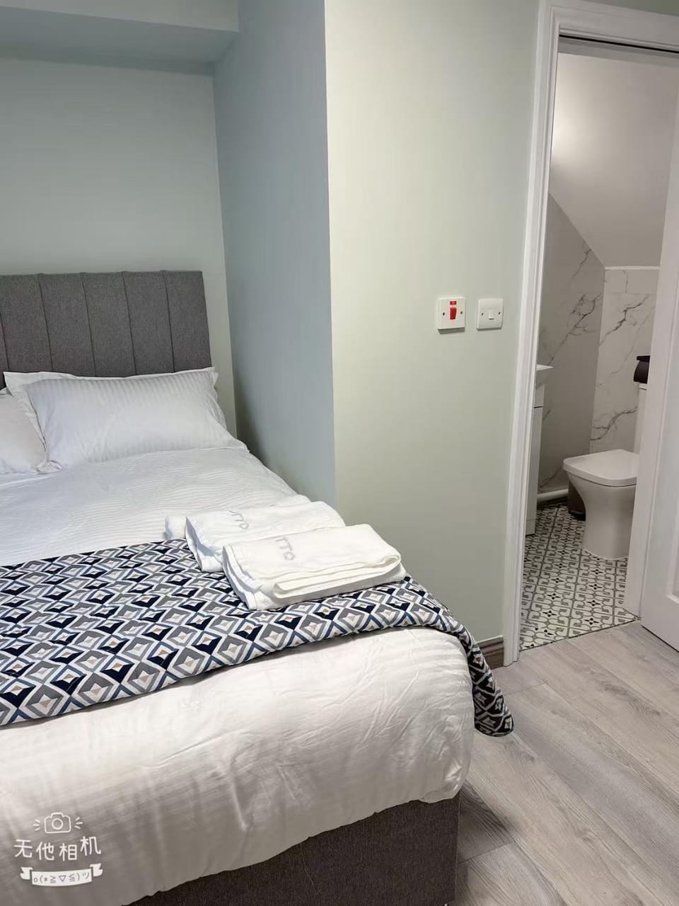 Toilet, Bed, Bathroom, Photo of the whole room, Bedroom, towels
