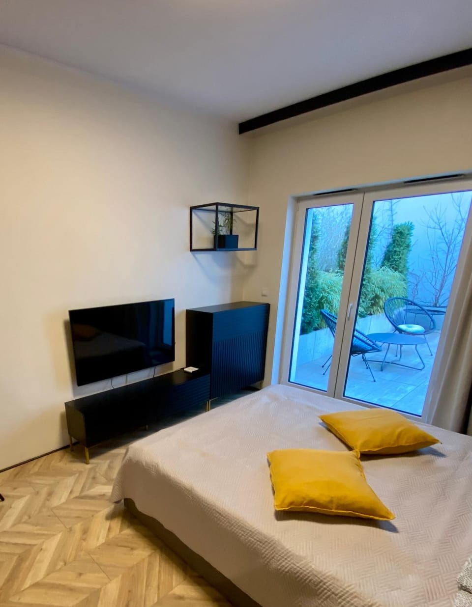 Communal lounge/ TV room, Bed, TV and multimedia, Photo of the whole room, Evening entertainment, Bedroom