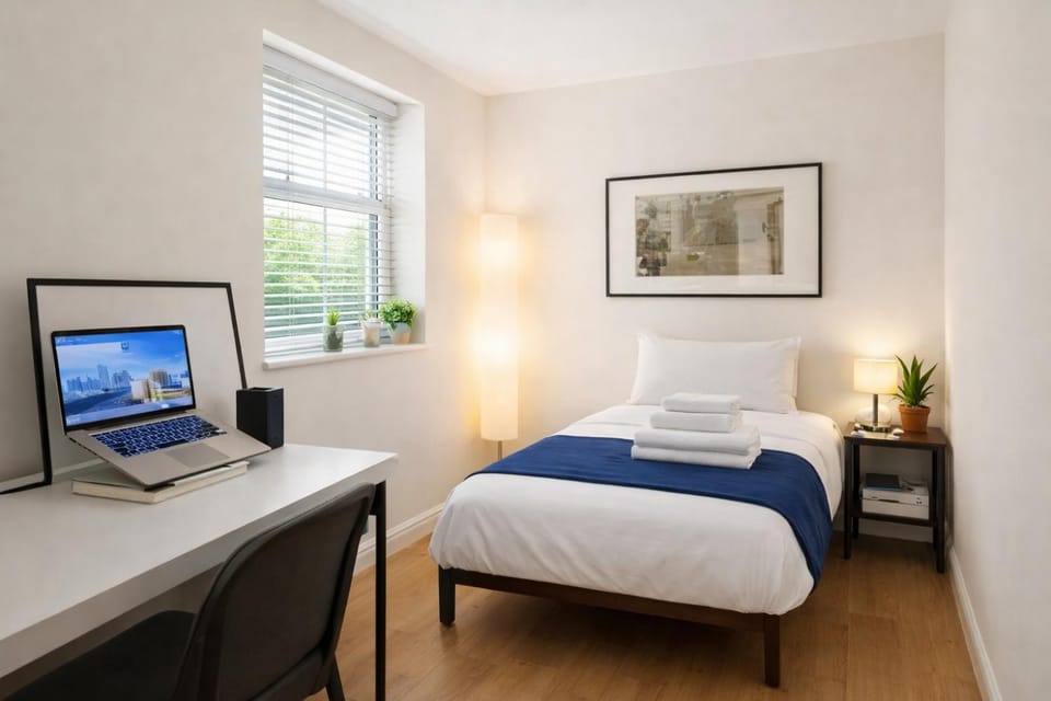 Bed, TV and multimedia, Bedroom