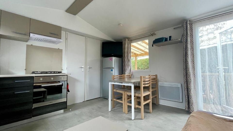 TV and multimedia, oven, kitchen