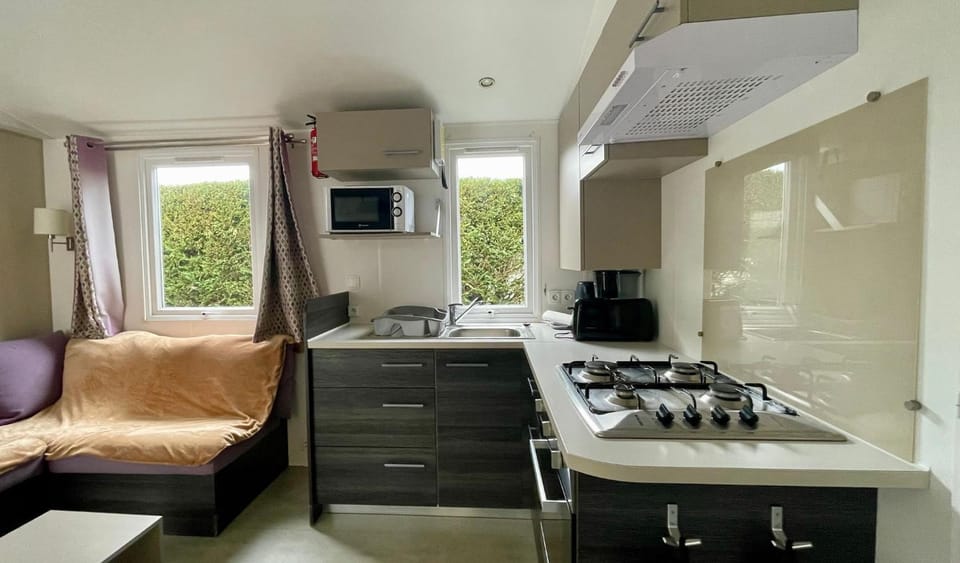 microwave, kitchen