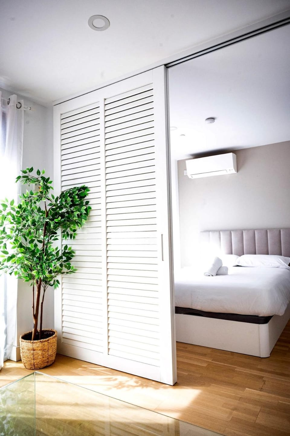 Bed, Photo of the whole room, Bedroom