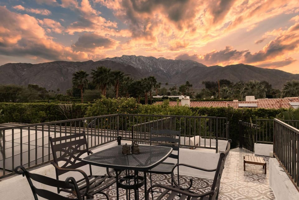 Monkey Manor - Pool Sauna Mtn Views Lush Garden House in Palm Springs