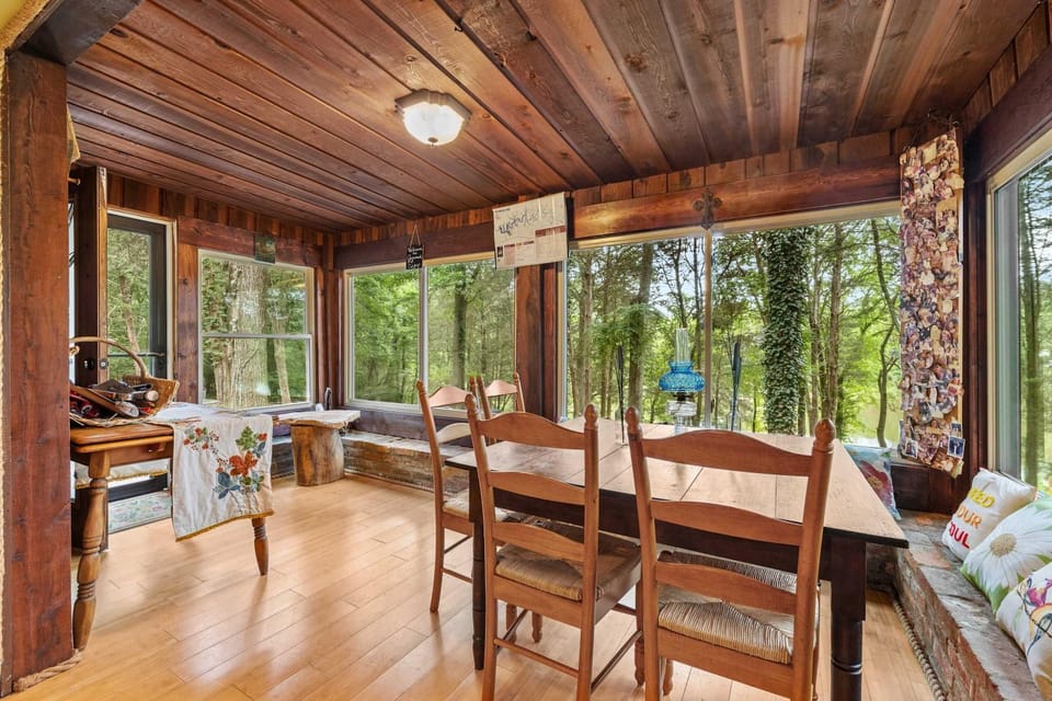 Cozy waterfront cabin with fire pit Cabin in Mount Juliet