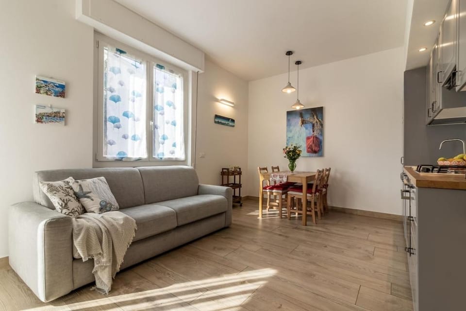 Giò Apartment on the beach front - mytouristhome Apartment in Porto Venere