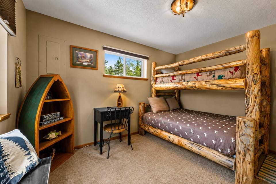 Photo of the whole room, Bedroom, bunk bed