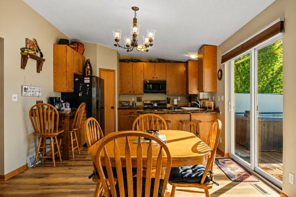 Hot Tub, Balcony/Terrace, Kitchen or kitchenette, Dining area