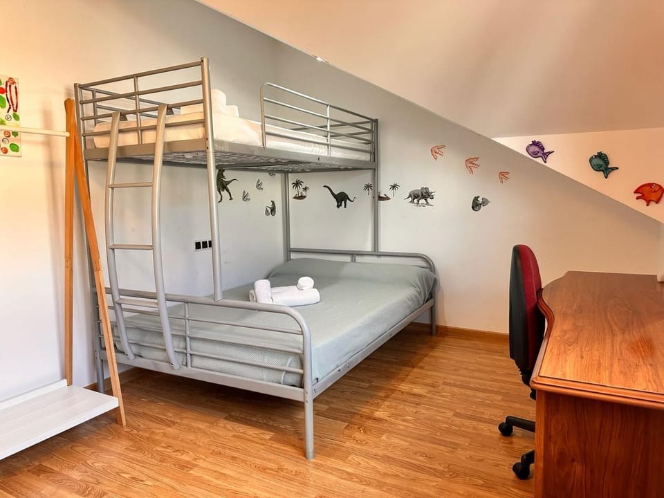 Bed, Bedroom, bunk bed