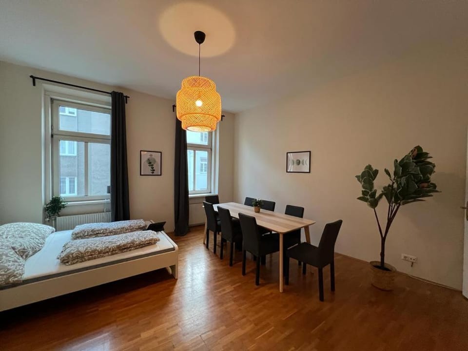 90 m2 Spacious Apartment with Free Parking Apartment in Vienna