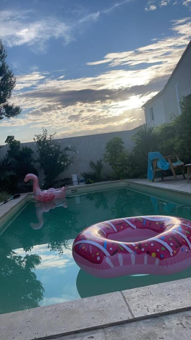 Swimming pool, Swimming pool