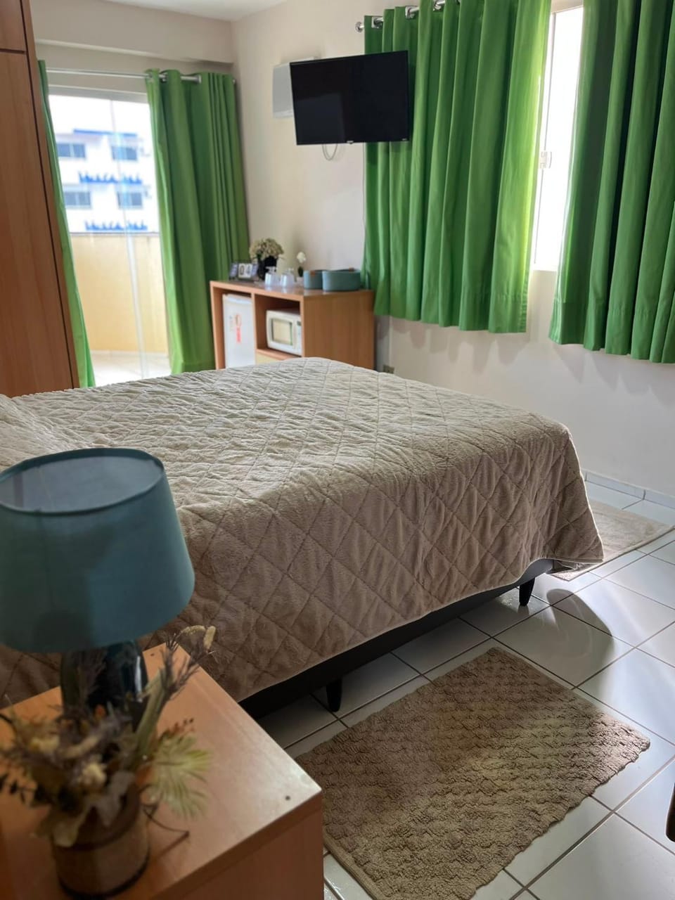 Communal lounge/ TV room, Bed, TV and multimedia, Bedroom
