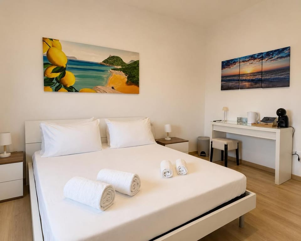 Bed, Photo of the whole room, Bedroom, towels