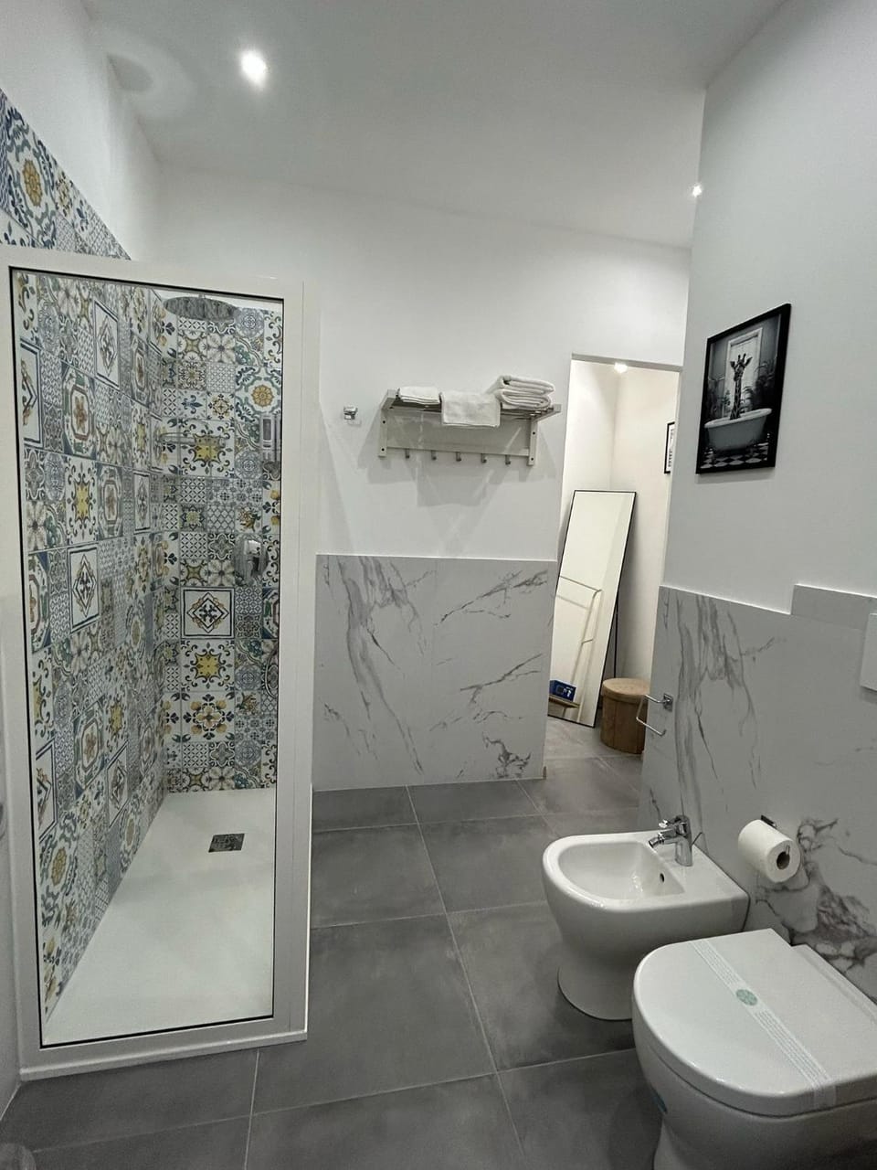 Shower, Toilet, Bathroom, bidet, towels