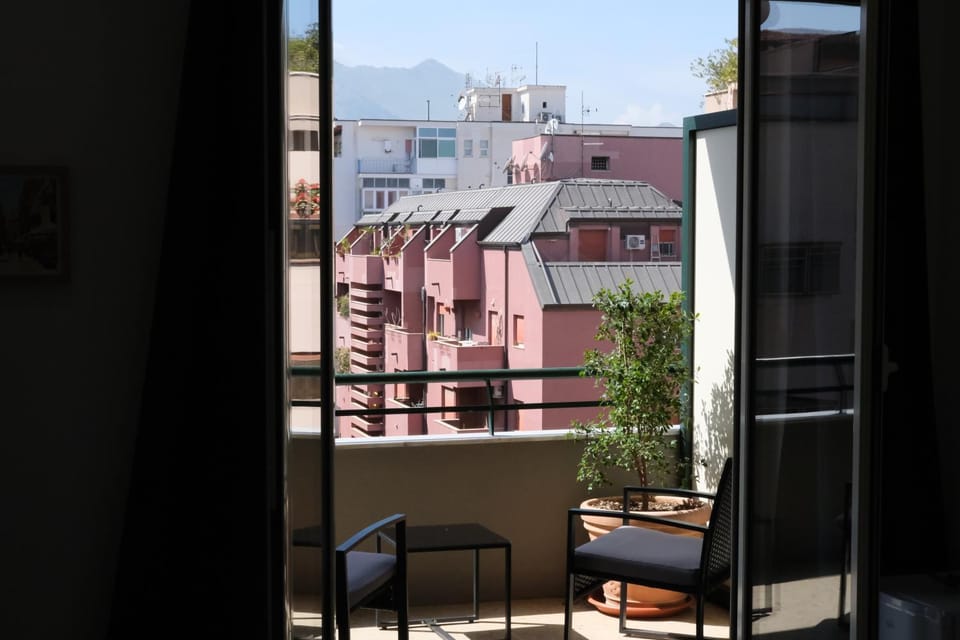 Patio, View (from property/room), Balcony/Terrace, City view, Mountain view, Street view