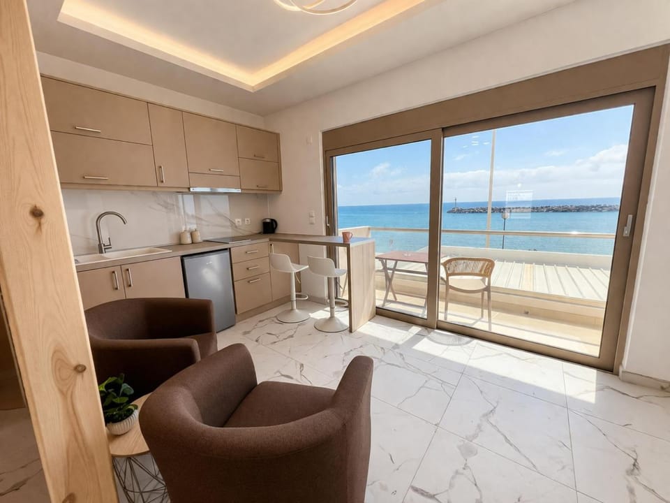 Natural landscape, View (from property/room), Balcony/Terrace, Kitchen or kitchenette, Living room, Seating area, Dining area, Sea view