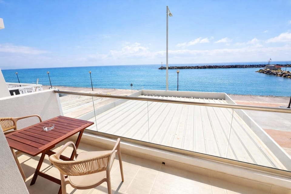 Day, Natural landscape, View (from property/room), Balcony/Terrace, Dining area, Sea view